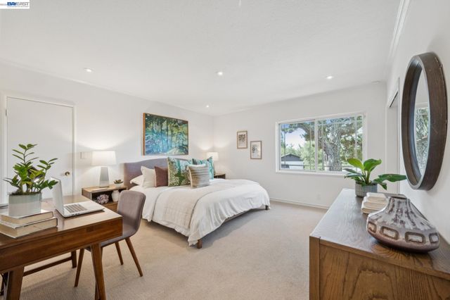 6427 ASCOT DR, Oakland, CA 94611