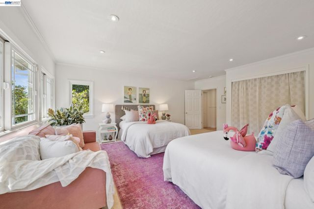 6427 ASCOT DR, Oakland, CA 94611