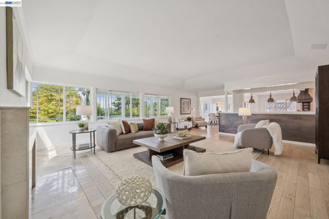 6427 ASCOT DR, Oakland, CA 94611