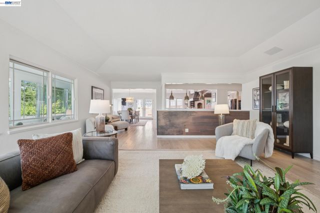 6427 ASCOT DR, Oakland, CA 94611