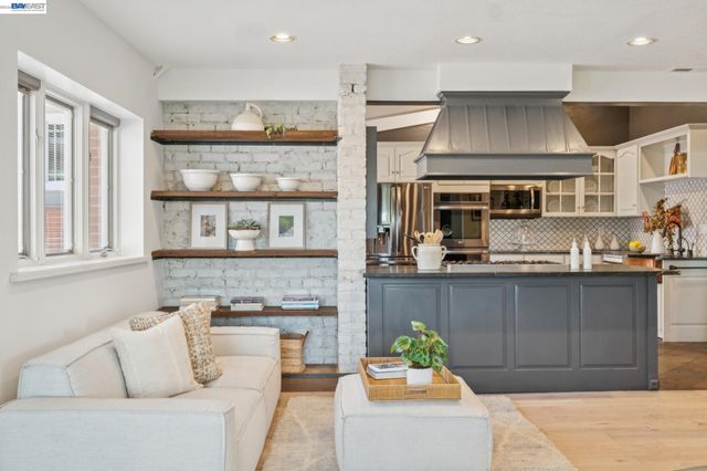 6427 ASCOT DR, Oakland, CA 94611