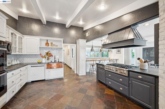 6427 ASCOT DR, Oakland, CA 94611