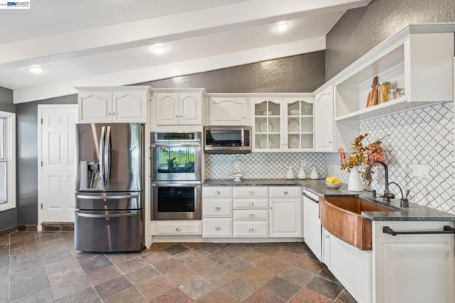 6427 ASCOT DR, Oakland, CA 94611