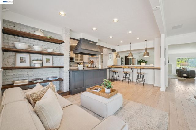 6427 ASCOT DR, Oakland, CA 94611