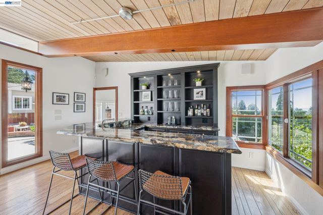 6427 ASCOT DR, Oakland, CA 94611