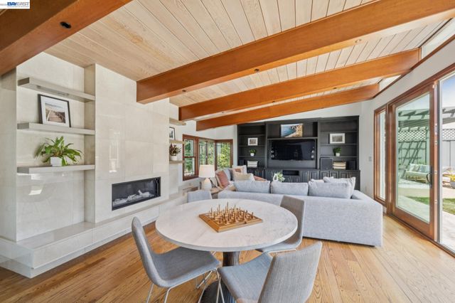 6427 ASCOT DR, Oakland, CA 94611
