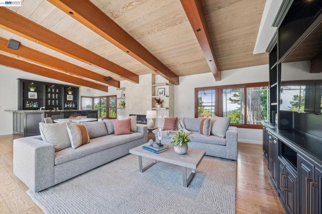 6427 ASCOT DR, Oakland, CA 94611