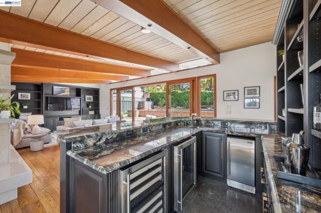 6427 ASCOT DR, Oakland, CA 94611