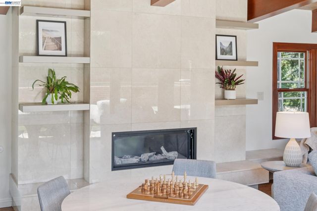 6427 ASCOT DR, Oakland, CA 94611