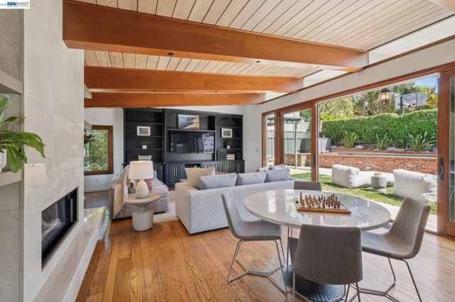 6427 ASCOT DR, Oakland, CA 94611