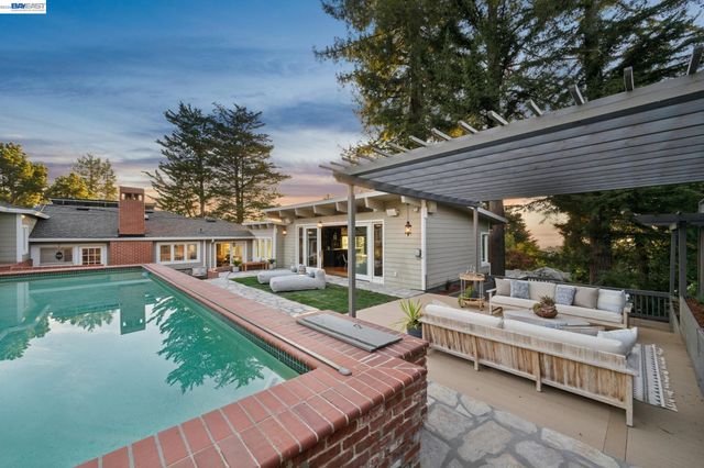 6427 ASCOT DR, Oakland, CA 94611