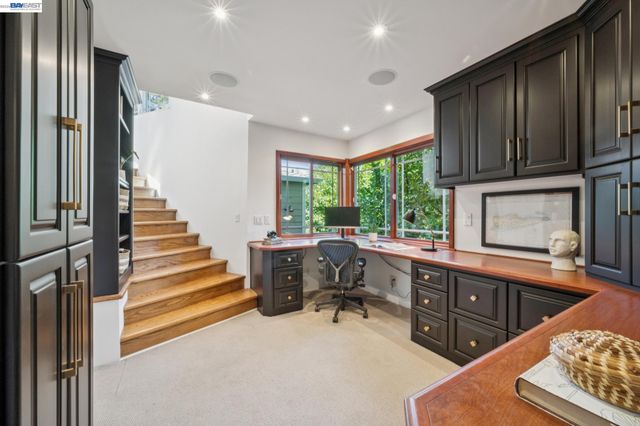 6427 ASCOT DR, Oakland, CA 94611