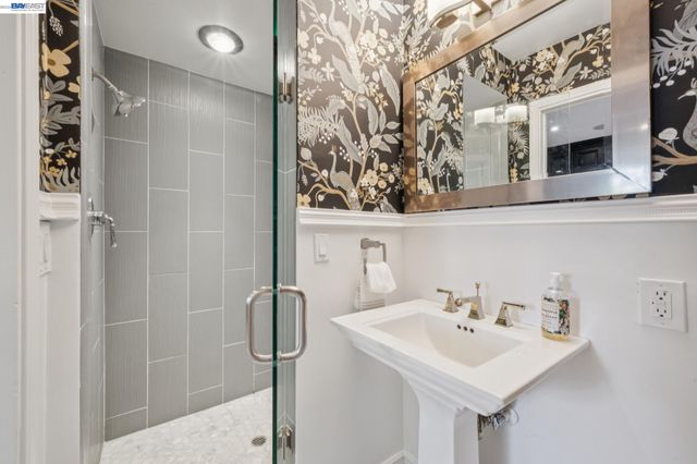 6427 ASCOT DR, Oakland, CA 94611