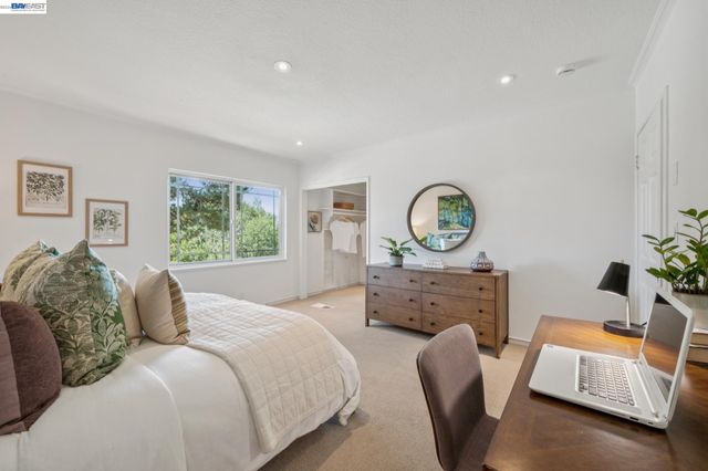 6427 ASCOT DR, Oakland, CA 94611