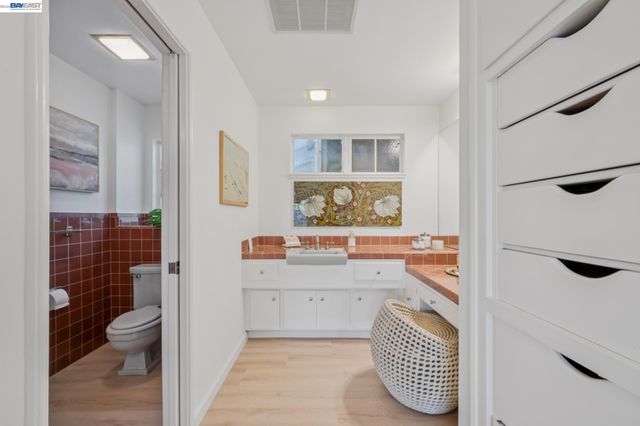 6427 ASCOT DR, Oakland, CA 94611