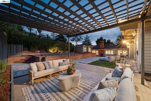 6427 ASCOT DR, Oakland, CA 94611