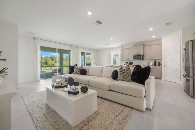 3952 KENNEBUNK LOOP, Mount Dora, FL 32757