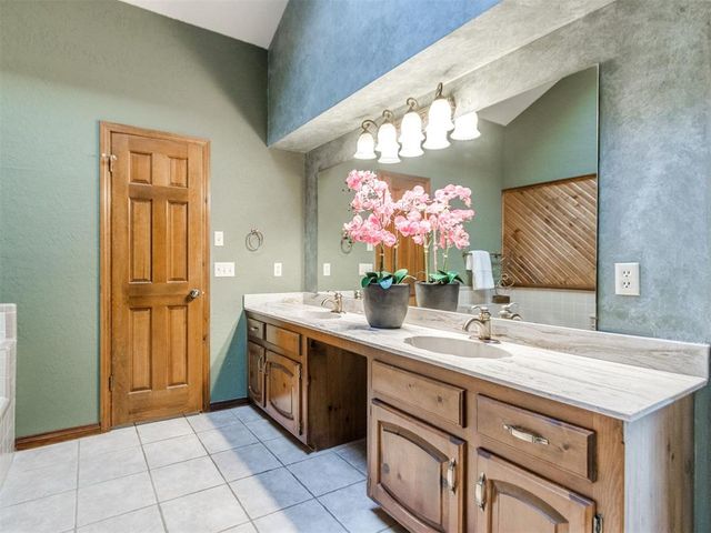 808 Richmond Road, Edmond, OK 73034