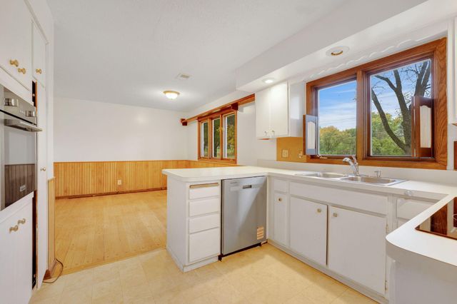 11036 27th Avenue S, Burnsville, MN 55337