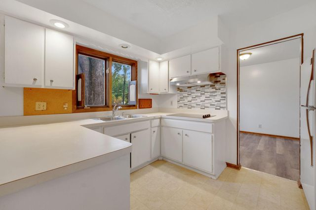 11036 27th Avenue S, Burnsville, MN 55337