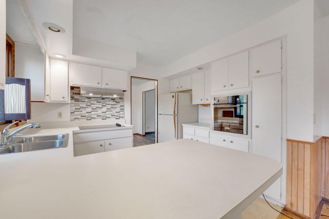 11036 27th Avenue S, Burnsville, MN 55337