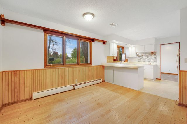 11036 27th Avenue S, Burnsville, MN 55337