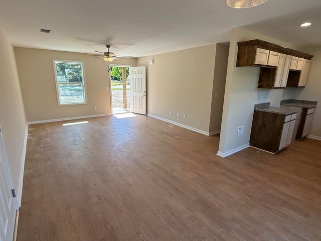 305 S Hampton Street, Pinewood, SC 29125