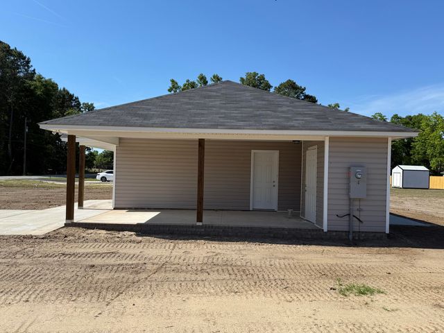 305 S Hampton Street, Pinewood, SC 29125