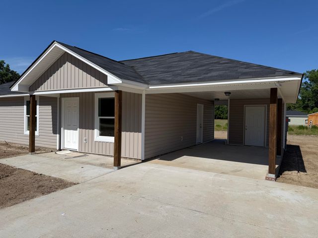 305 S Hampton Street, Pinewood, SC 29125
