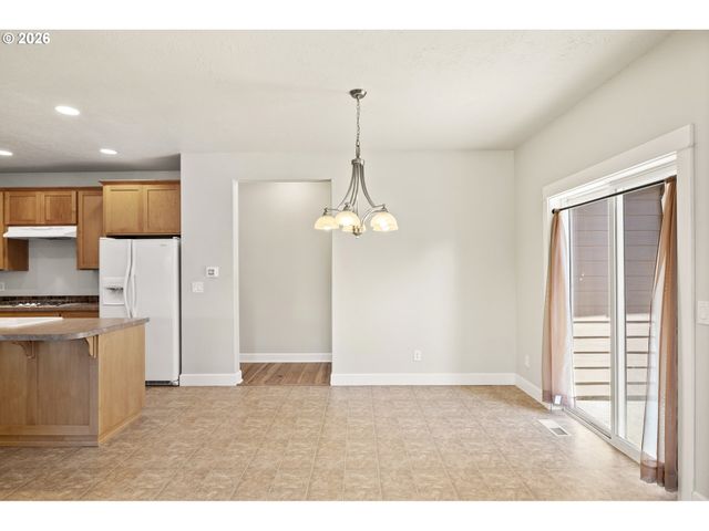 1703 WEBB LAKE Dr, Silverton, OR 97381