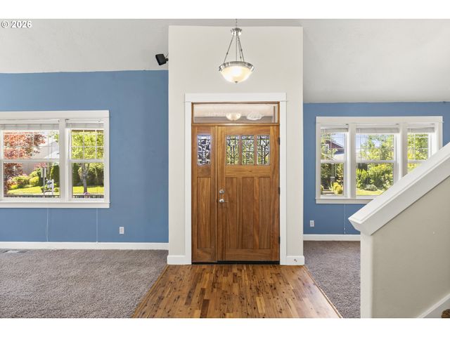 1703 WEBB LAKE Dr, Silverton, OR 97381