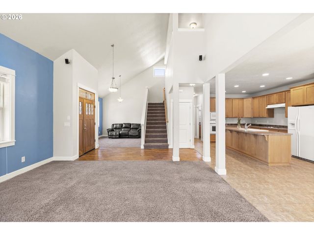 1703 WEBB LAKE Dr, Silverton, OR 97381