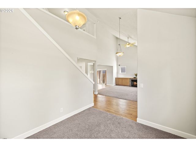 1703 WEBB LAKE Dr, Silverton, OR 97381