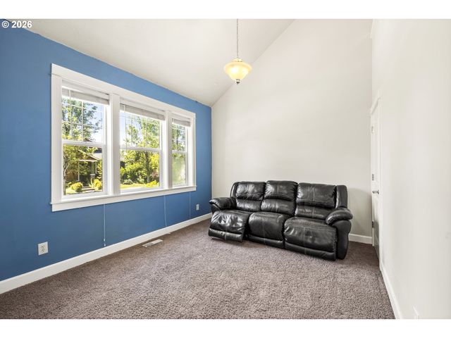 1703 WEBB LAKE Dr, Silverton, OR 97381