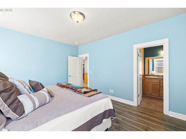 1703 WEBB LAKE Dr, Silverton, OR 97381
