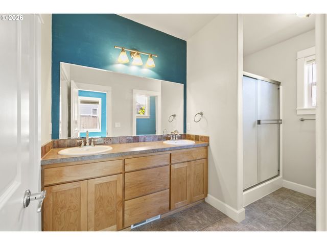 1703 WEBB LAKE Dr, Silverton, OR 97381