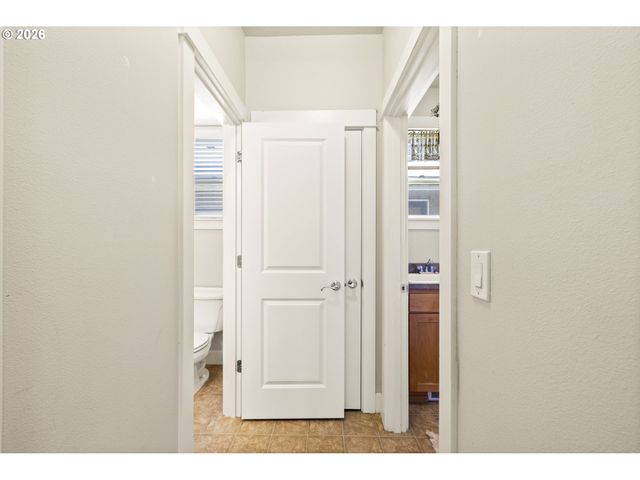 1703 WEBB LAKE Dr, Silverton, OR 97381