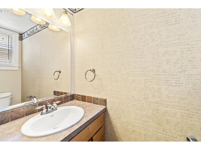 1703 WEBB LAKE Dr, Silverton, OR 97381