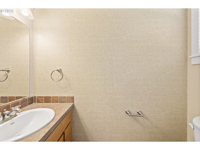 1703 WEBB LAKE Dr, Silverton, OR 97381