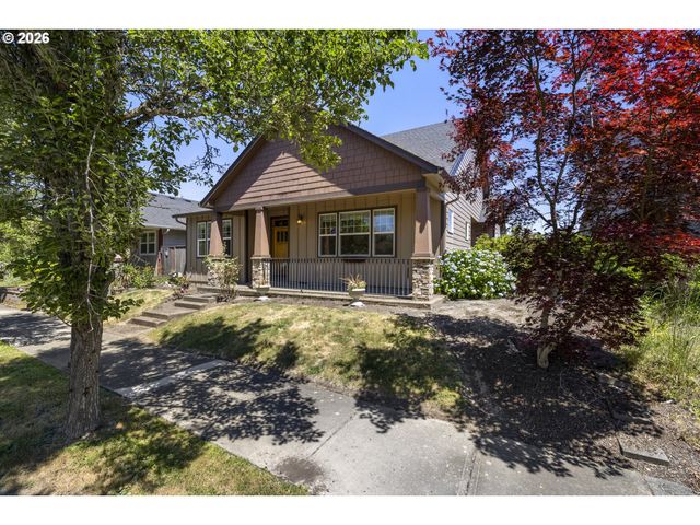 1703 WEBB LAKE Dr, Silverton, OR 97381