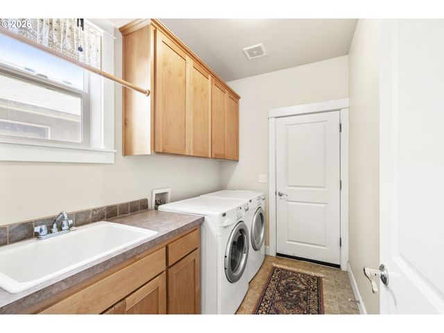 1703 WEBB LAKE Dr, Silverton, OR 97381