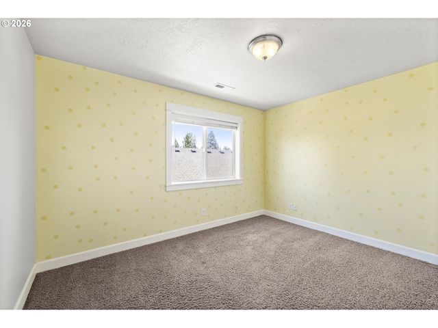 1703 WEBB LAKE Dr, Silverton, OR 97381