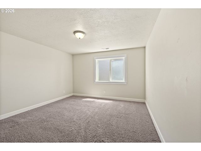 1703 WEBB LAKE Dr, Silverton, OR 97381