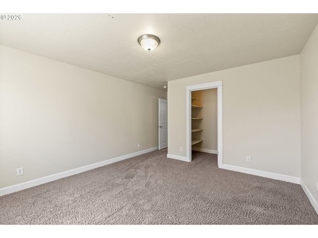 1703 WEBB LAKE Dr, Silverton, OR 97381