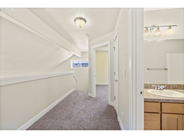 1703 WEBB LAKE Dr, Silverton, OR 97381