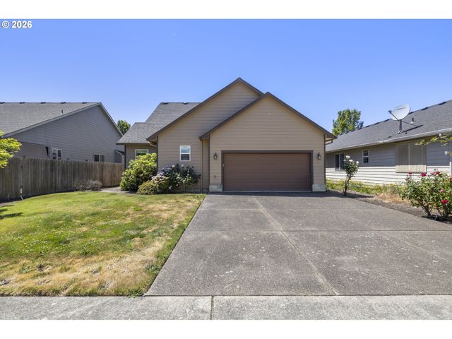 1703 WEBB LAKE Dr, Silverton, OR 97381