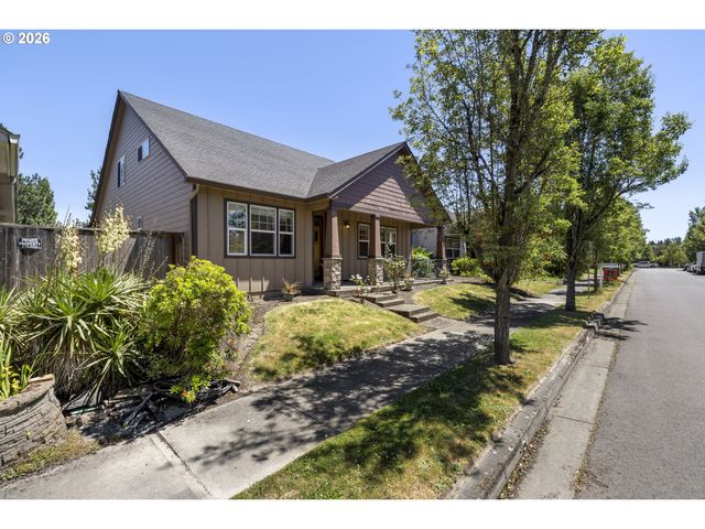 1703 WEBB LAKE Dr, Silverton, OR 97381