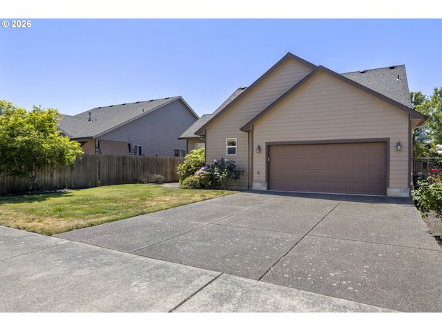 1703 WEBB LAKE Dr, Silverton, OR 97381