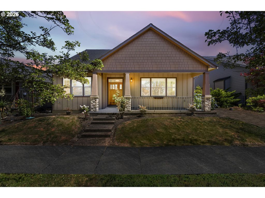 1703 WEBB LAKE Dr, Silverton, OR 97381