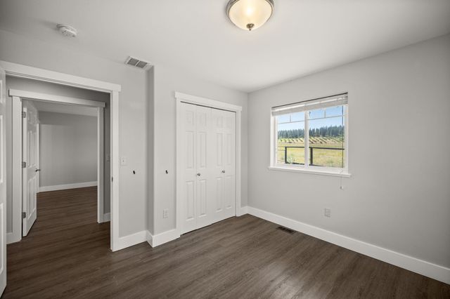 7706 E Bigelow Gulch Rd, Spokane, WA 99217